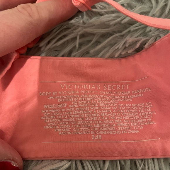 VICTORIAS SECTET - Bra 34B - Picture 6 of 6